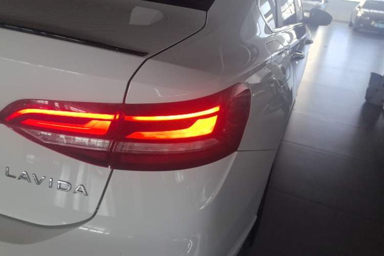Used Volkswagen Lavida 2024 300TSI DSG Starry Sky Deluxe Edition Right Rear Taillight