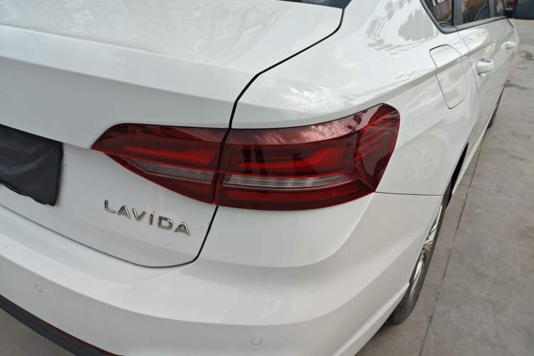 Used Volkswagen Lavida 2024 1.5L Automatic DeYi Edition Right Rear Taillight