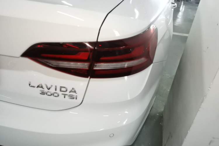 Used Volkswagen Lavida 2024 300TSI DSG Full-Comfort Edition Right Rear Taillight