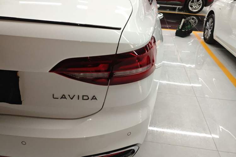 Used Volkswagen Lavida 2024 300TSI DSG Starry Sky Leading Edition Right Rear Taillight