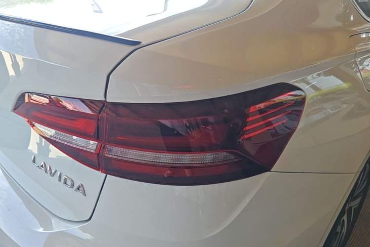 Used Volkswagen Lavida 2024 300TSI DSG Starry Sky Leading Edition Right Rear Taillight