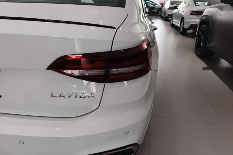 Used Volkswagen Lavida 2024 300TSI DSG Starry Sky Leading Edition Right Rear Taillight