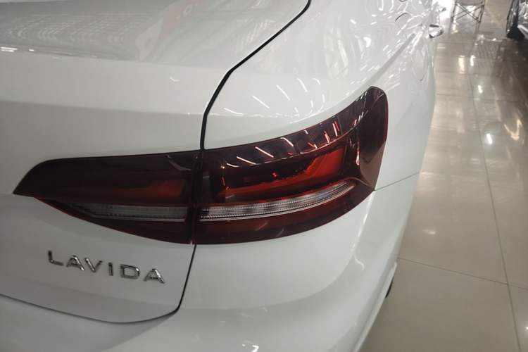 Used Volkswagen Lavida 2024 1.5L Automatic Starry Sky 5 Million Edition Right Rear Taillight