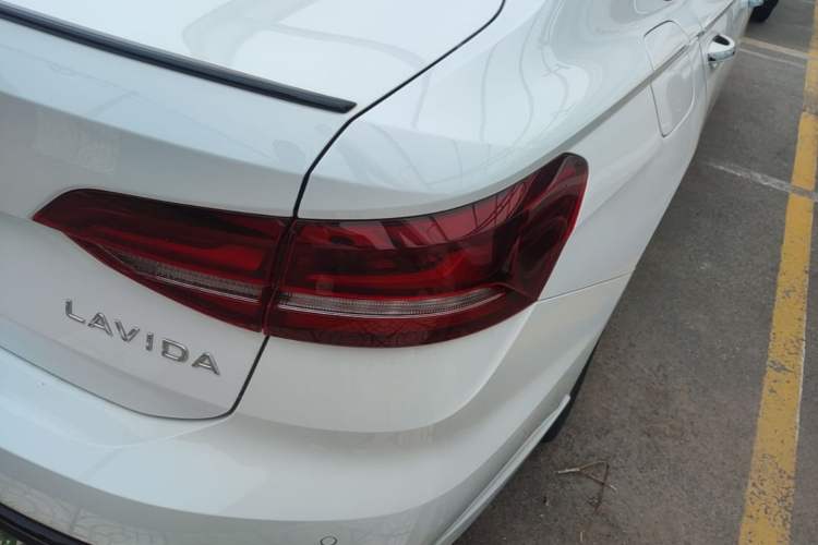 Used Volkswagen Lavida 2024 300TSI DSG Starry Sky Leading Edition Right Rear Taillight