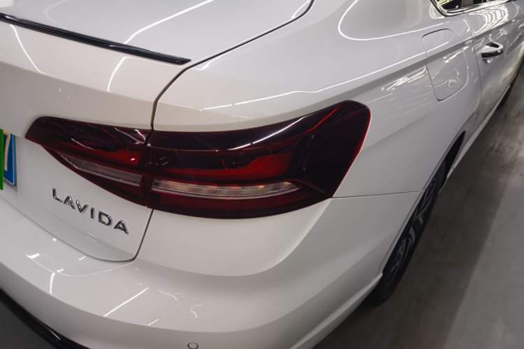 Used Volkswagen Lavida 2024 300TSI DSG Starry Sky Leading Edition Right Rear Taillight