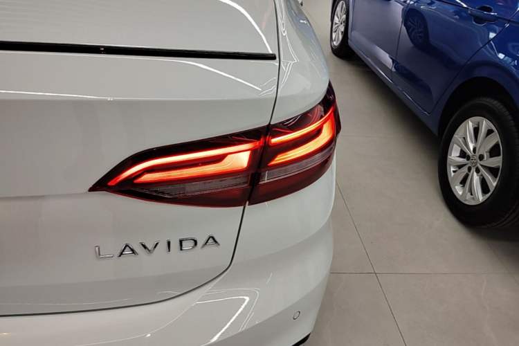 Used Volkswagen Lavida 2024 300TSI DSG Starry Sky Leading Edition Right Rear Taillight