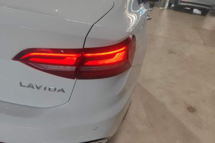Used Volkswagen Lavida 2024 1.5L Automatic Starry Sky 5 Million Edition Right Rear Taillight