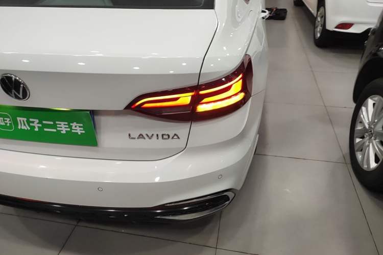 Used Volkswagen Lavida 2024 1.5L Automatic Starry Sky 5 Million Edition Right Rear Taillight