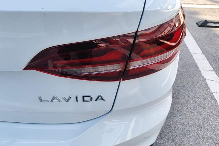 Used Volkswagen Lavida 2024 300TSI DSG Starry Sky Leading Edition Right Rear Taillight