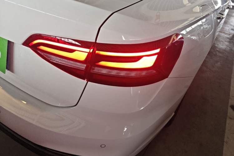 Used Volkswagen Lavida 2024 1.5L Automatic Starry Sky 5 Million Edition Right Rear Taillight