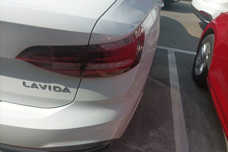 Used Volkswagen Lavida 2024 1.5L Automatic DeYi Edition Right Rear Taillight