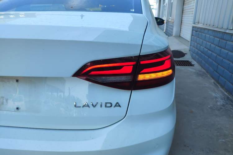 Used Volkswagen Lavida 2024 1.5L Automatic DeYi Edition Right Rear Taillight