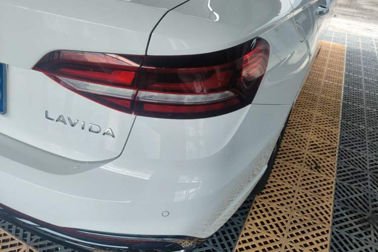 Used Volkswagen Lavida 2024 1.5L Automatic Starry Sky 5 Million Edition Right Rear Taillight