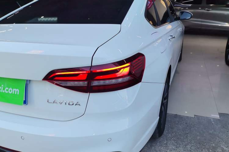 Used Volkswagen Lavida 2024 1.5L Automatic Starry Sky 5 Million Edition Right Rear Taillight