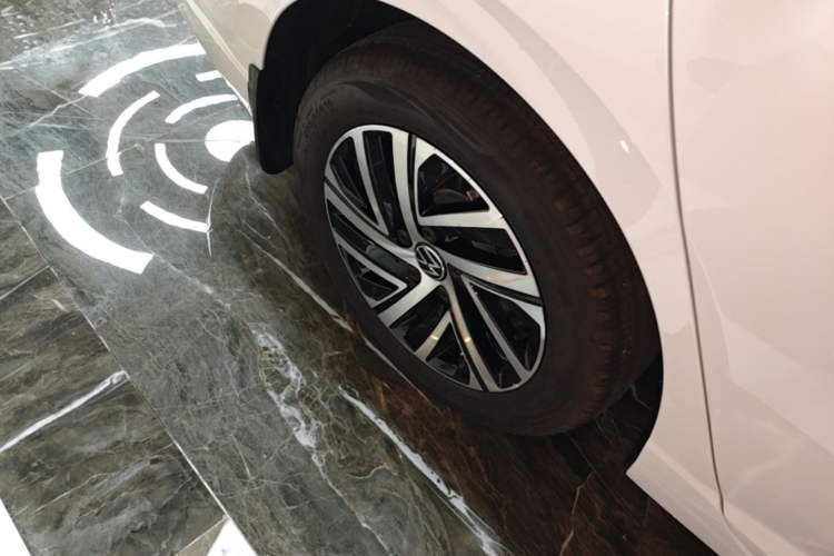 Used Volkswagen Lavida 2024 1.5L Automatic Starry Sky 5 Million Edition Right Rear Wheel Hub