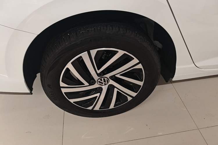 Used Volkswagen Lavida 2024 1.5L Automatic Starry Sky 5 Million Edition Right Rear Wheel Hub