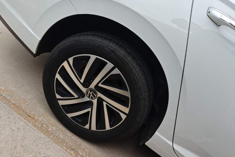 Used Volkswagen Lavida 2024 300TSI DSG Starry Sky Leading Edition Right Rear Wheel Hub