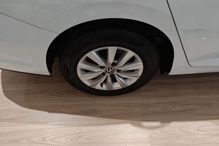 Used Volkswagen Lavida 2024 1.5L Automatic DeYi Edition Right Rear Wheel Hub