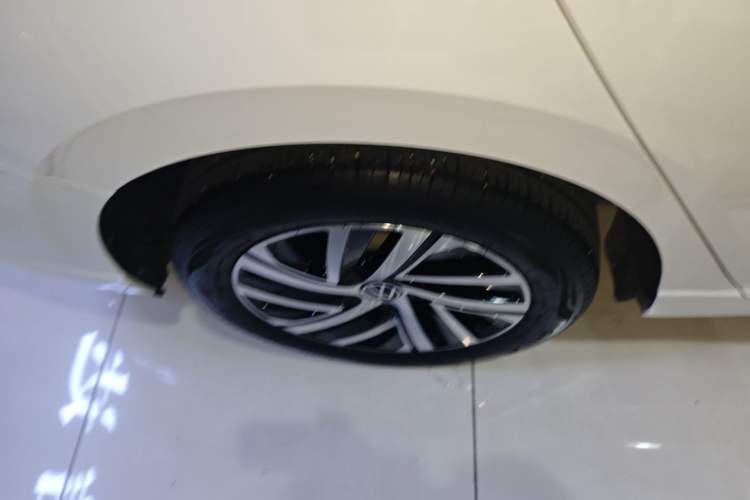 Used Volkswagen Lavida 2024 300TSI DSG Starry Sky Leading Edition Right Rear Wheel Hub