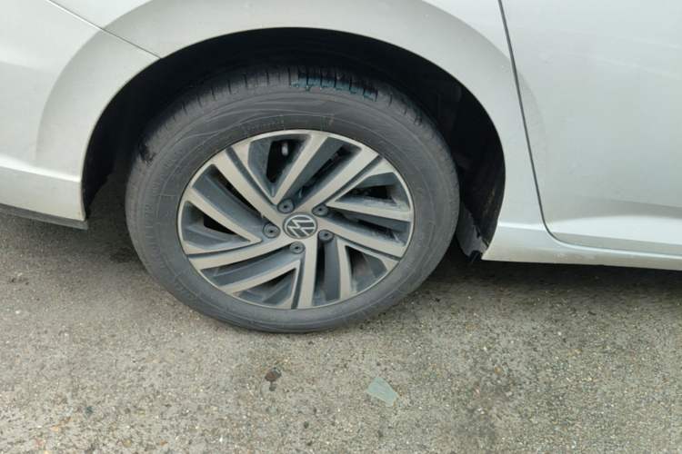 Used Volkswagen Lavida 2024 300TSI DSG Starry Sky Leading Edition Right Rear Wheel Hub