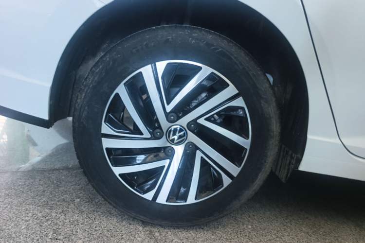 Used Volkswagen Lavida 2024 300TSI DSG Starry Sky Leading Edition Right Rear Wheel Hub