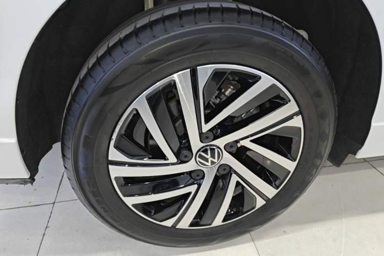 Used Volkswagen Lavida 2024 300TSI DSG Starry Sky Deluxe Edition Right Rear Wheel Hub