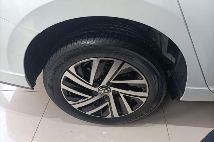 Used Volkswagen Lavida 2024 1.5L Automatic 5 Million Edition Right Rear Wheel Hub
