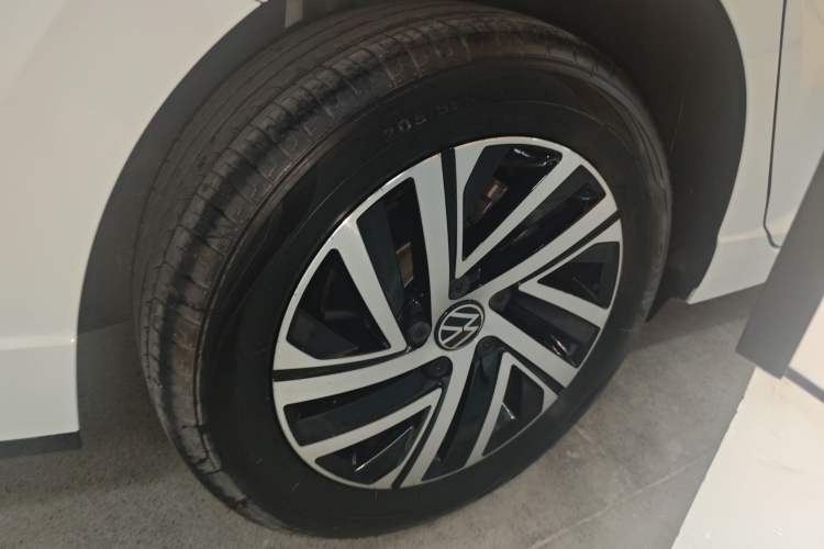 Used Volkswagen Lavida 2024 300TSI DSG Starry Sky Leading Edition Right Rear Wheel Hub