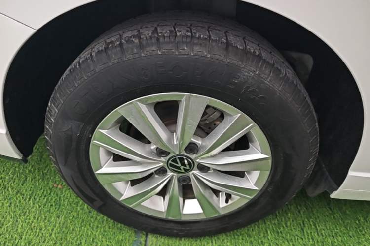 Used Volkswagen Lavida 2024 1.5L Automatic DeYi Edition Right Rear Wheel Hub