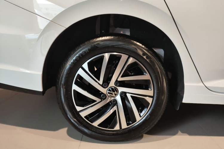 Used Volkswagen Lavida 2024 300TSI DSG Starry Sky Leading Edition Right Rear Wheel Hub