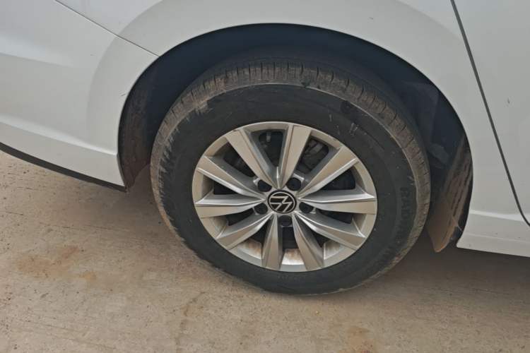 Used Volkswagen Lavida 2024 1.5L Automatic DeYi Edition Right Rear Wheel Hub