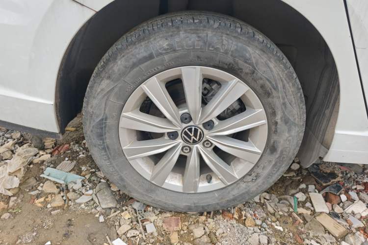 Used Volkswagen Lavida 2024 1.5L Automatic DeYi Edition Right Rear Wheel Hub