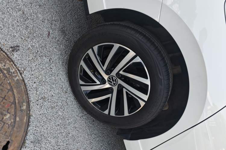 Used Volkswagen Lavida 2024 300TSI DSG Starry Sky Leading Edition Right Rear Wheel Hub