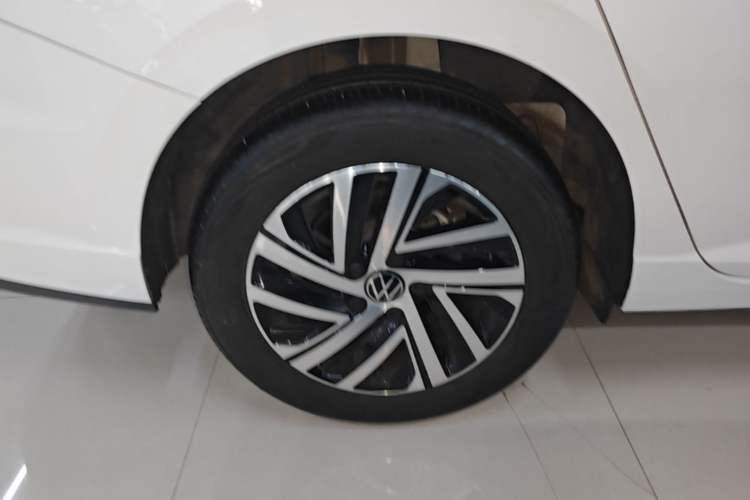 Used Volkswagen Lavida 2024 1.5L Automatic Full-Comfort Version Right Rear Wheel Hub