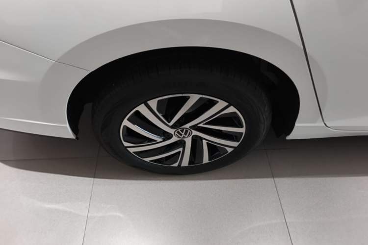 Used Volkswagen Lavida 2024 300TSI DSG Starry Sky Leading Edition Right Rear Wheel Hub