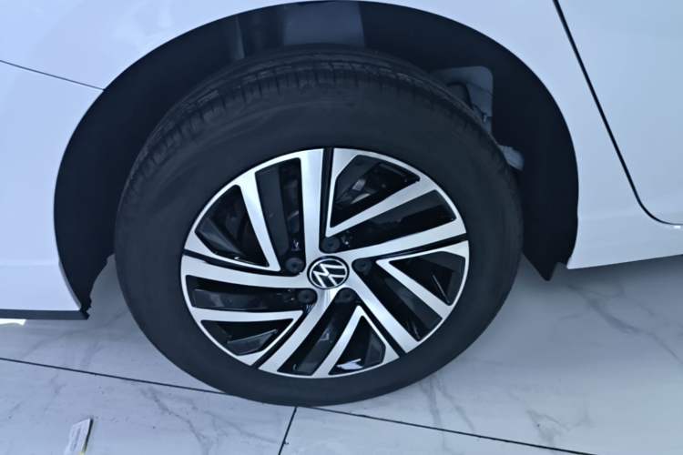 Used Volkswagen Lavida 2024 300TSI DSG Starry Sky Deluxe Edition Right Rear Wheel Hub