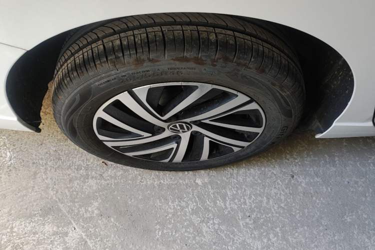 Used Volkswagen Lavida 2024 300TSI DSG Starry Sky Leading Edition Right Rear Wheel Hub