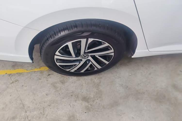 Used Volkswagen Lavida 2024 1.5L Automatic 5 Million Edition Right Rear Wheel Hub