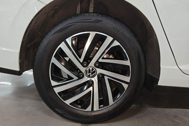 Used Volkswagen Lavida 2024 300TSI DSG Starry Sky Leading Edition Right Rear Wheel Hub