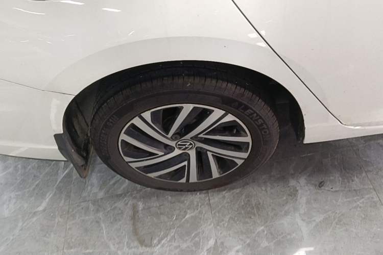 Used Volkswagen Lavida 2024 1.5L Automatic Starry Sky 5 Million Edition Right Rear Wheel Hub