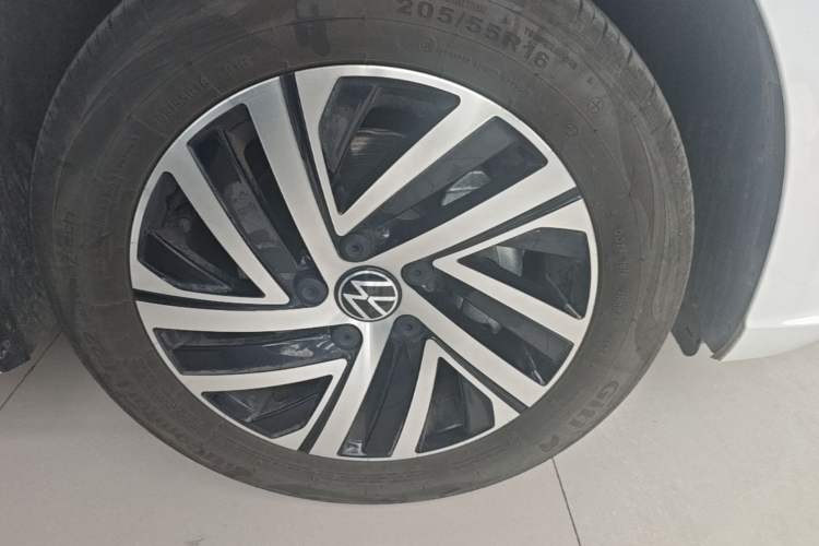 Used Volkswagen Lavida 2024 300TSI DSG Starry Sky Leading Edition Right Rear Wheel Hub