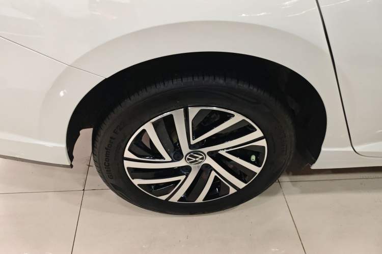 Used Volkswagen Lavida 2024 1.5L Automatic Starry Sky 5 Million Edition Right Rear Wheel Hub