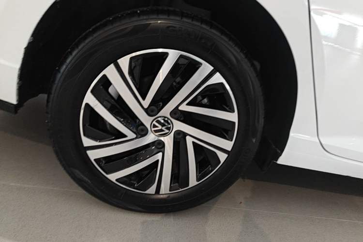 Used Volkswagen Lavida 2024 300TSI DSG Starry Sky Leading Edition Right Rear Wheel Hub