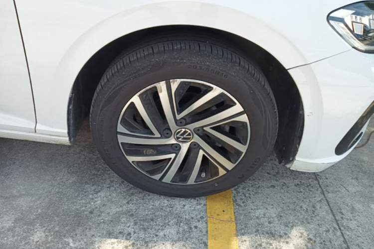 Used Volkswagen Lavida 2024 1.5L Automatic Starry Sky 5 Million Edition Right Rear Wheel Hub