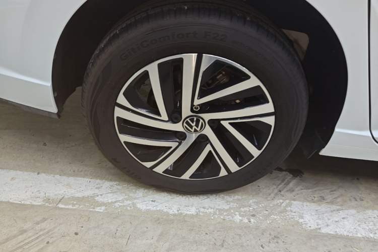 Used Volkswagen Lavida 2024 300TSI DSG Starry Sky Leading Edition Right Rear Wheel Hub
