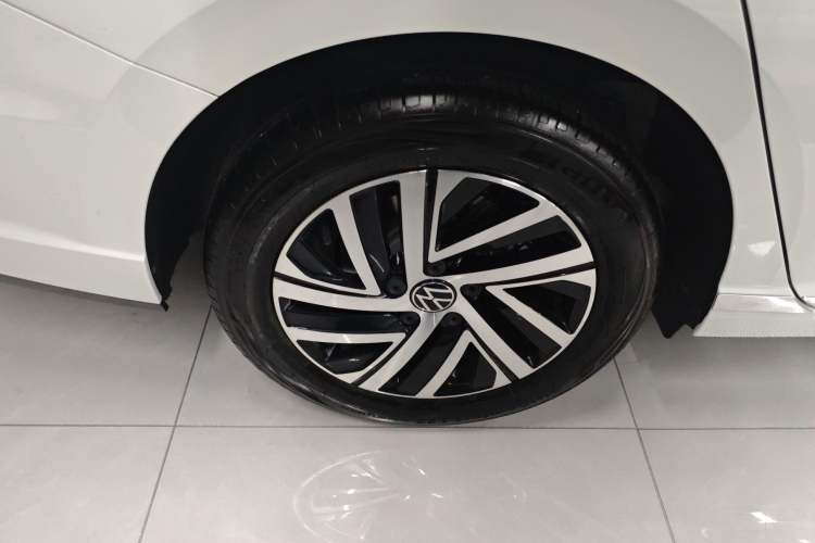 Used Volkswagen Lavida 2024 1.5L Automatic Starry Sky 5 Million Edition Right Rear Wheel Hub