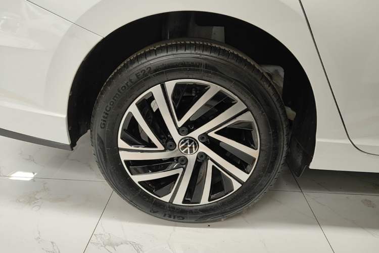Used Volkswagen Lavida 2024 1.5L Automatic 5 Million Edition Right Rear Wheel Hub