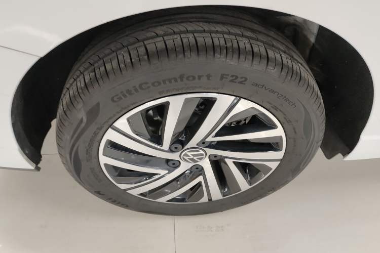 Used Volkswagen Lavida 2024 300TSI DSG Full-Comfort Edition Right Rear Wheel Hub