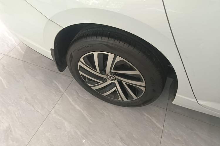 Used Volkswagen Lavida 2024 300TSI DSG Full-Comfort Edition Right Rear Wheel Hub