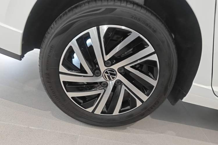 Used Volkswagen Lavida 2024 300TSI DSG Starry Sky Leading Edition Right Rear Wheel Hub